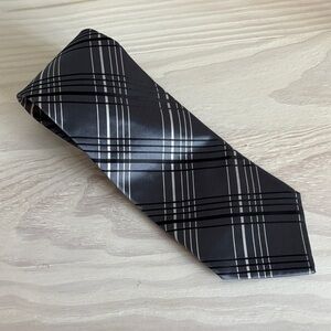 Banana Republic Classic 100% Silk Black‎ & Gray Plaid Men's Neck Tie